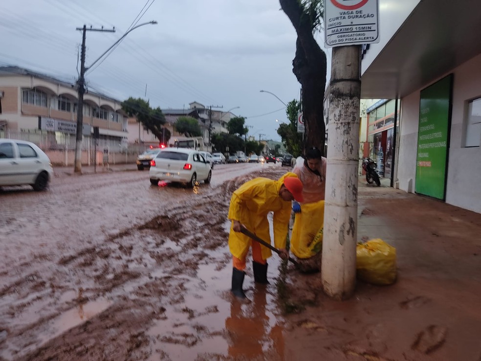 Defesa Civil fala em ‘situação controlada’ após chuva que causou alagamentos e invadiu casas em São Lourenço, MG — Foto: Divulgação/Prefeitura de São Lourenço