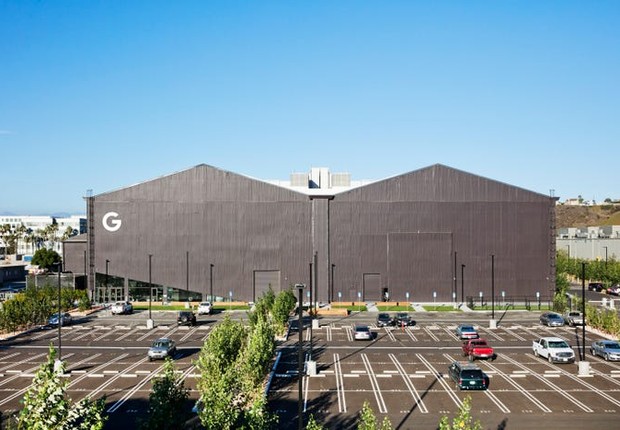 Projeto do novo escritório do Google feito pela empresa de arquitetura sustentável ZGF. O local abrigou o maior avião de madeira, o Spruce Goose (Foto: Google por Connie Zhou) Projeto do novo escritório do Google feito pela empresa de arquitetura sustentável ZGF. O local abrigou o maior avião de madeira, o Spruce Goose (Foto: Google por Connie Zhou)