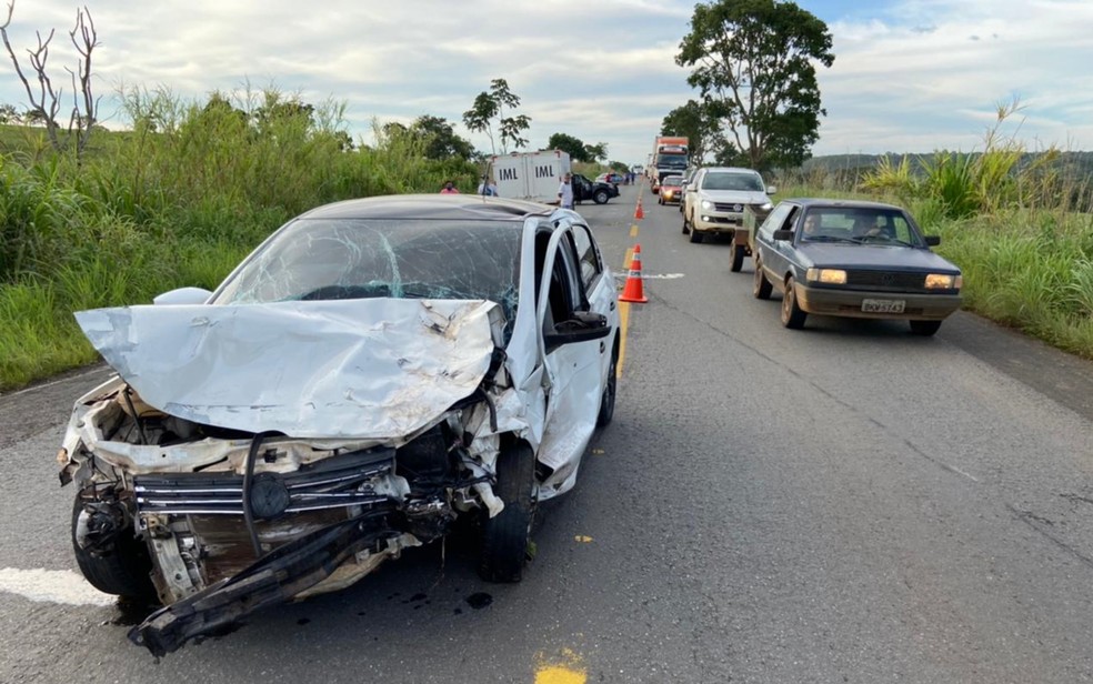 Quatro pessoas morrem em acidente na GO-020, em Bela Vista de Goiás — Foto: Octávio Rodrigues/TV Anhanguera