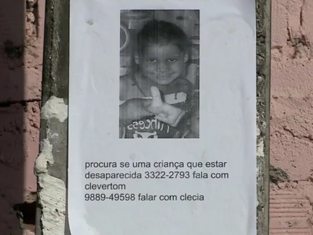 Família de Yasmim Rodrigues espalhou cartazes coma foto dela pelas ruas de Maceió (Foto: Reprodução/TV Gazeta)