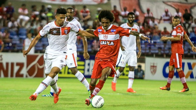 Em jogo movimentado, CRB vira nos minutos finais e vence o Ceará