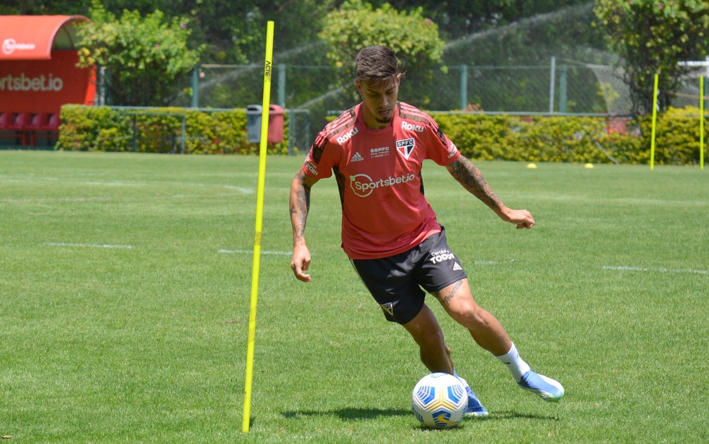Rigoni durante treino do São Paulo neste sábado — Foto: Felipe Espíndola/saopaulofc.net