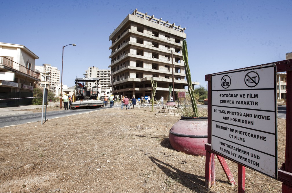 Varosha, no Chipre, estava abandonada há 46 anos após confronto entre turcos e gregos — Foto: Birol Bebek/AFP