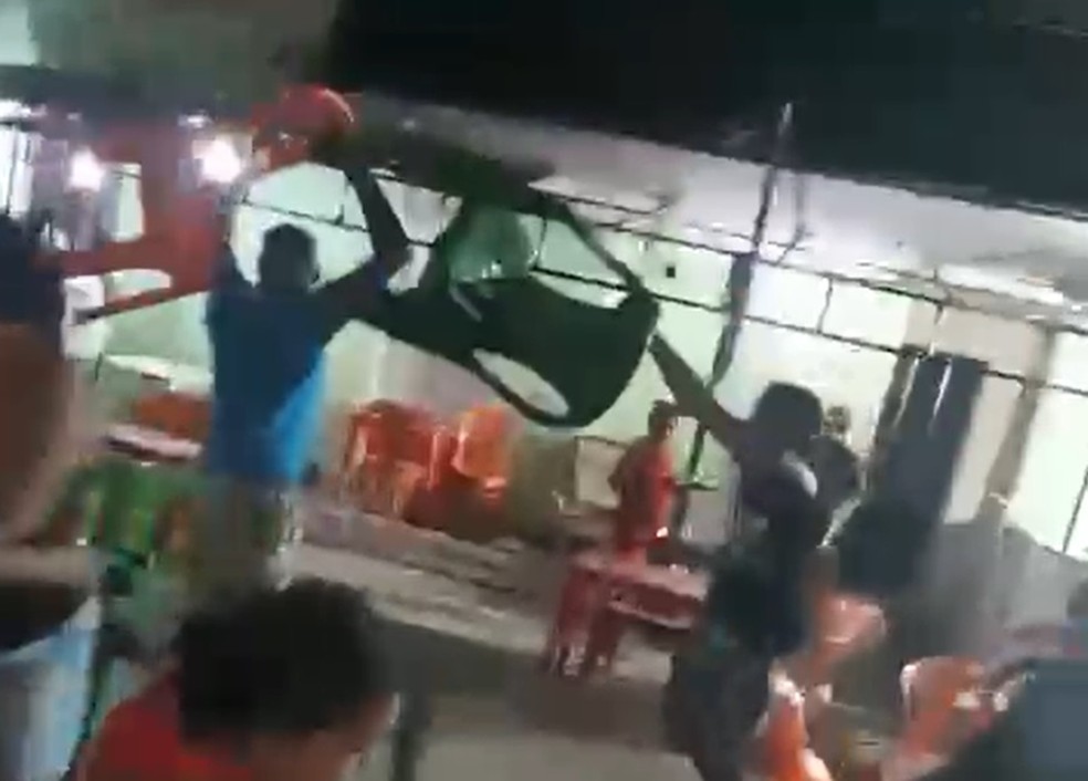 Os feridos foram levados para o Hospital São Vicente de Paula, em Barbalha. — Foto: Reprodução