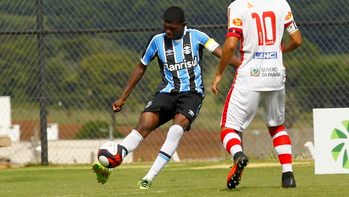 Volante, meia e atacante se destacam pelo Grêmio na Copa SP; conheça