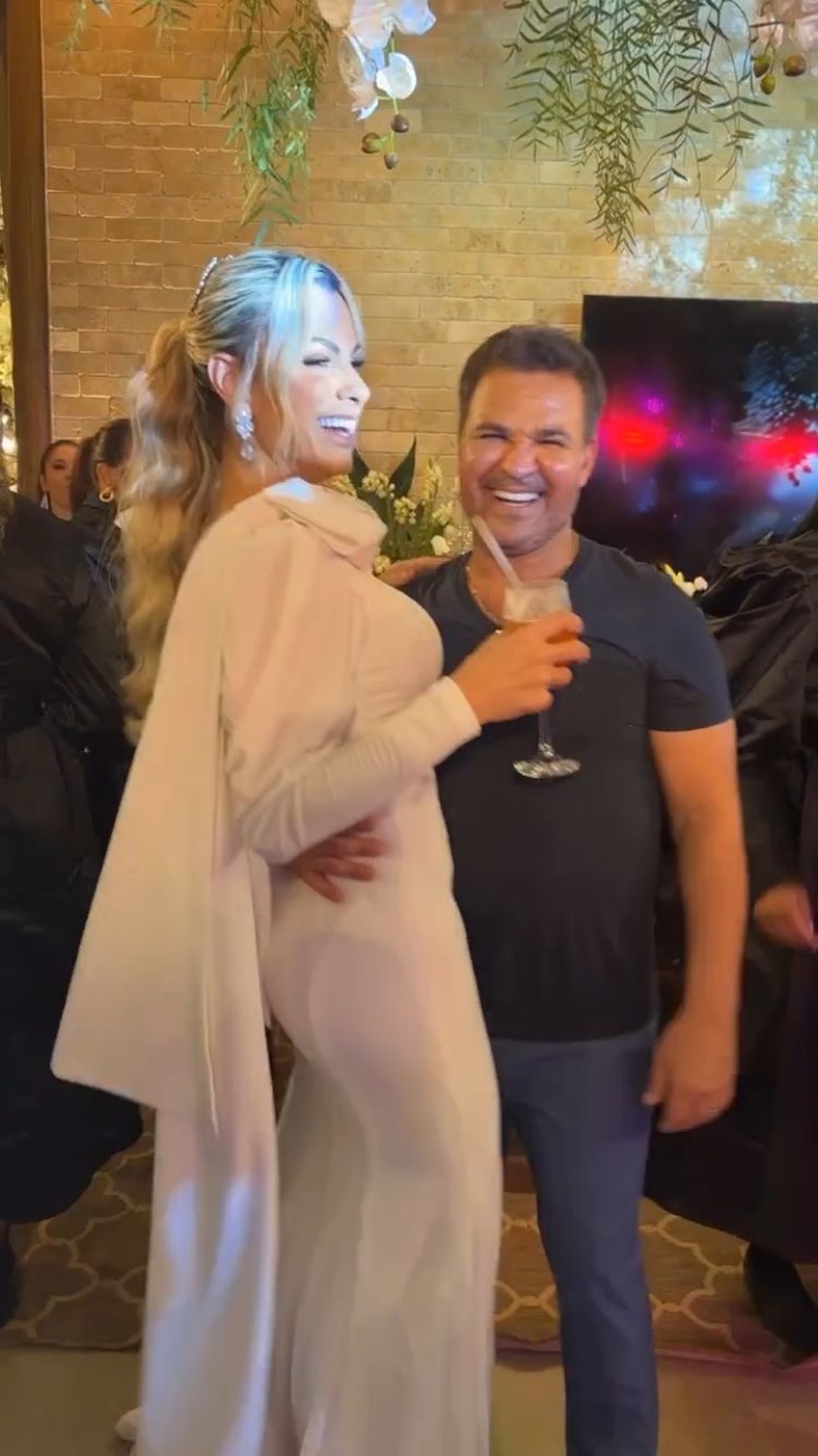 Eduardo Costa e Mariana Polastreli na festa de casamento  Foto: reproduo / instagram