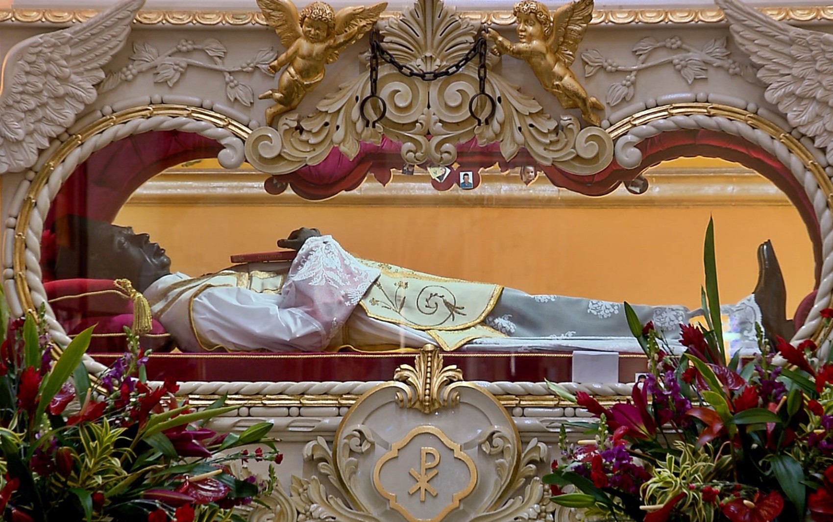 Romeiros vÃ£o a pÃ© para TrÃªs Pontas para celebrar os 118 anos da morte do beato Padre Victor