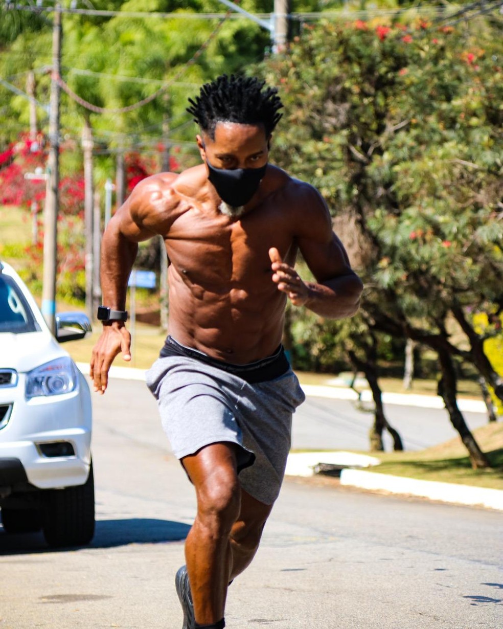 Zé Roberto treina de duas a três vezes por dia — Foto: Divulgação/Studioscode