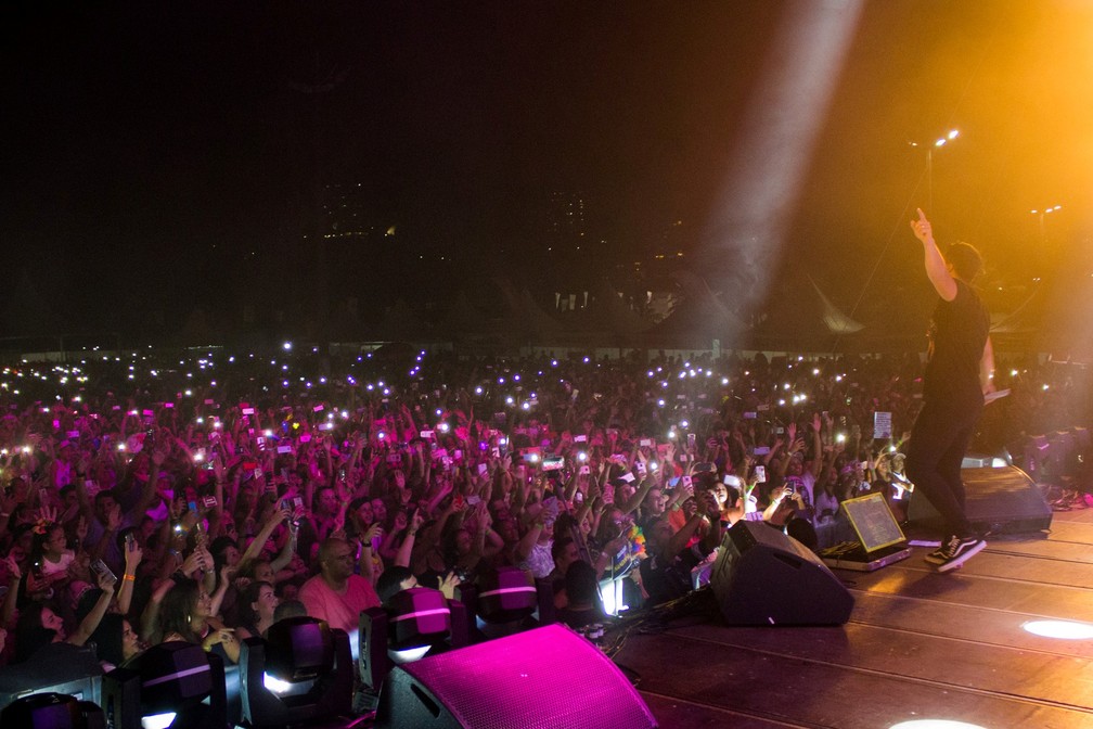 Multidão cantou os sucessos de Wesley Safadão em São Vicente, SP (Foto: Mayara Lobo/Prefeitura de São Vicente)