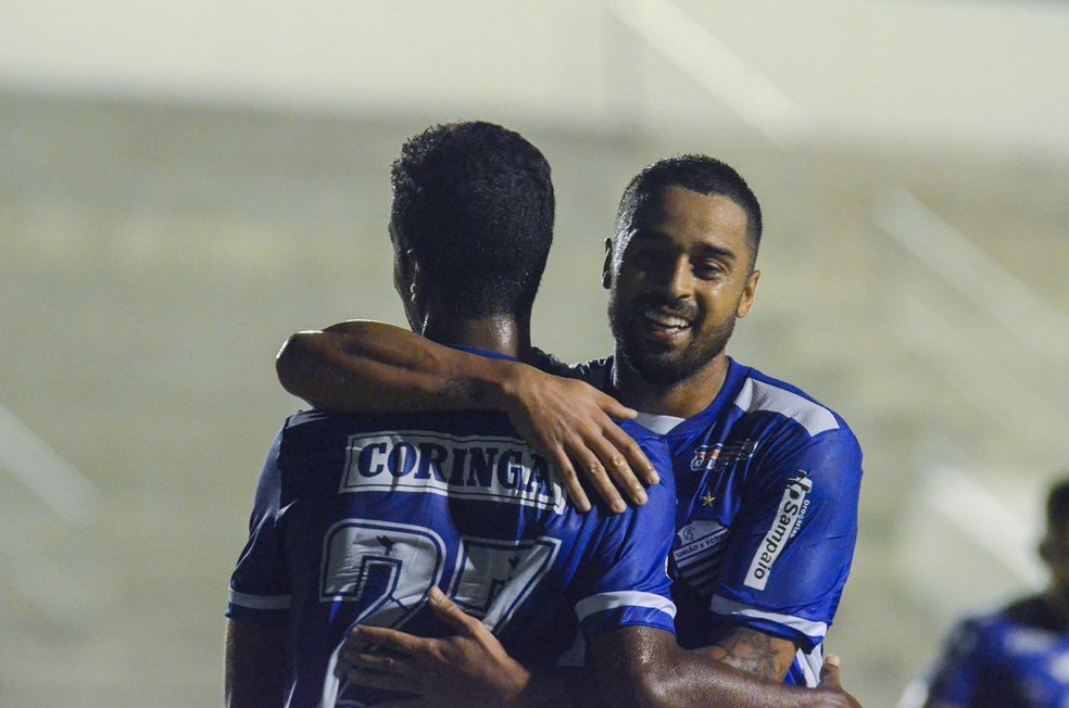 Gabriel e Dellatorre comemoram gol do CSA — Foto: Augusto Oliveira/ASCOM CSA