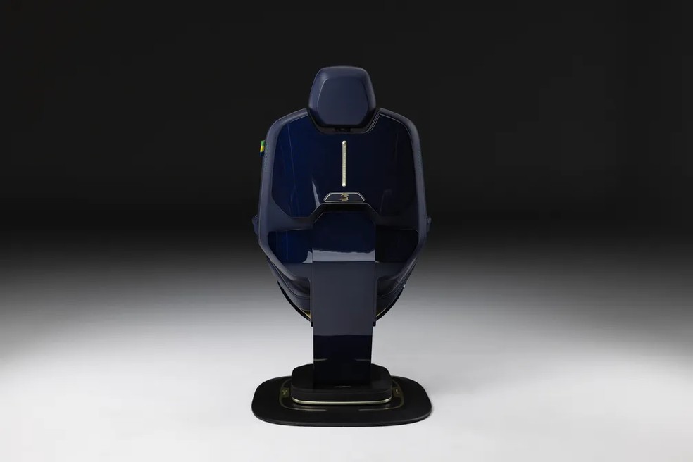 Cadeiras desenvolvidas em parceria com a Embraer para homenagear Ayrton Senna são vendidas a US$ 35 mil. — Foto: Divulgação/Marca Senna
