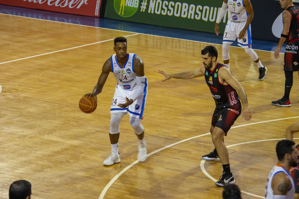 Equipes se enfrentaram duas vezes na temporada 2020/2021 com duas vitórias para os paraibanos — Foto: Heloísa Guedes / Basquete Unifacisa