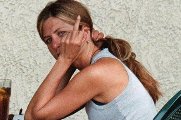 Jennifer Aniston xingando o coronavírus (Foto: Instagram)