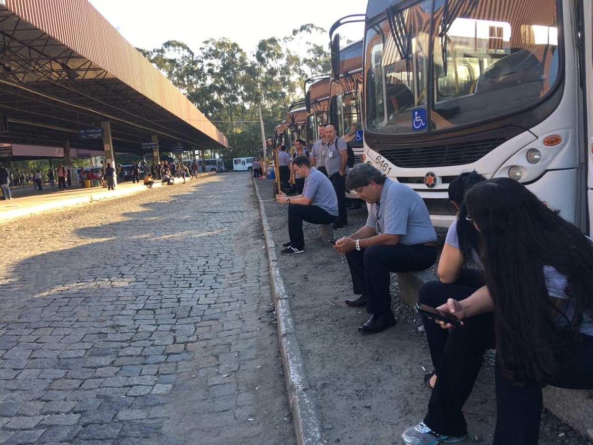 Greve dos caminhoneiros afeta circulação de ônibus em cidades de SC