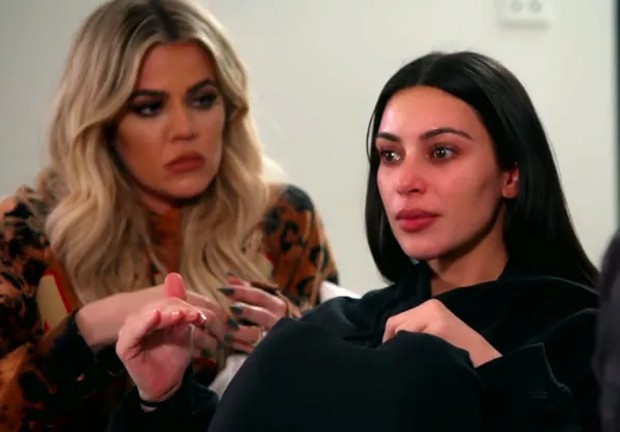 Kim Kardashian chora ao lembrar assalto em Paris (Foto: Reprodução)