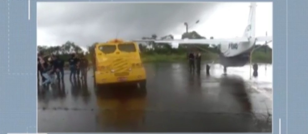 Assalto a carro forte dentro de aeroporto de Tucuruí, no Pará. — Foto: Resprodução / TV Liberal