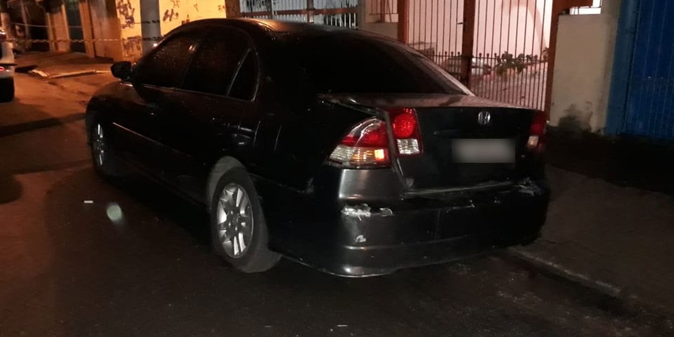 Corpo foi encontrado dentro de um carro na Zona Sul de SP (Foto: Bruno Tavares/TV Globo)