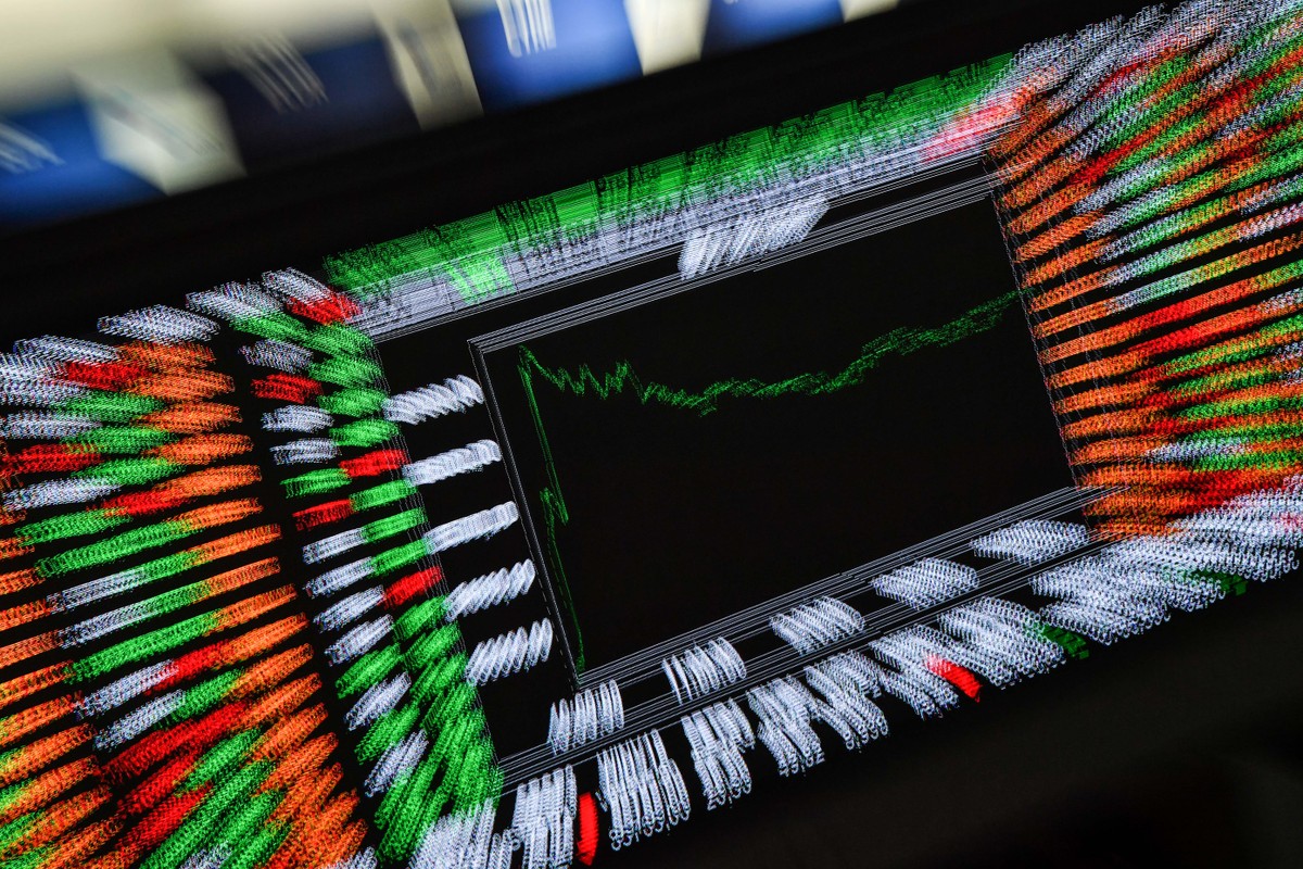 Bovespa fecha em queda com quadro fiscal no radar