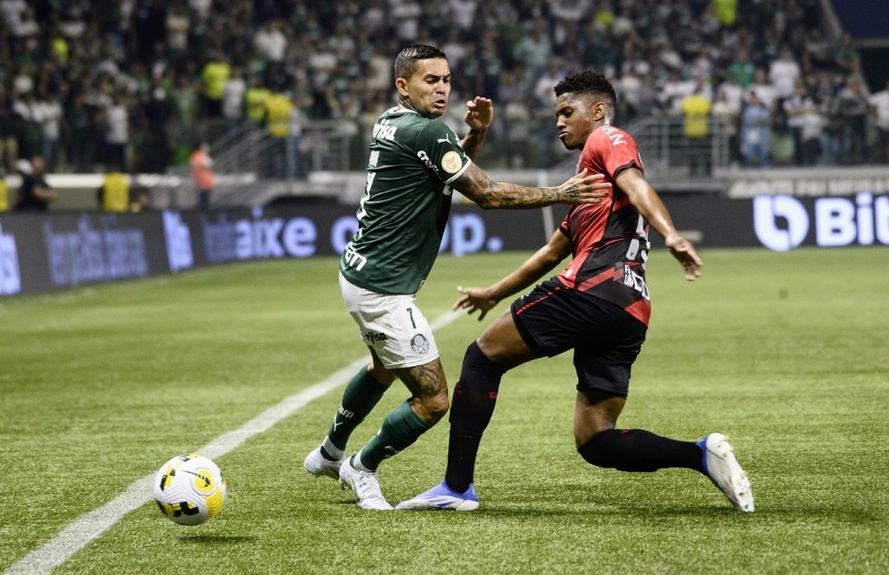 Dudu e Abner em Palmeiras x Athletico — Foto: Marcos Ribolli