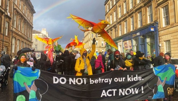 Embora muitas das mães estejam decepcionadas com as negociações e decisões tomadas na COP26, elas veem nos movimentos de base uma esperança (Foto: Divulgação/Parents for Future Global via BBC)