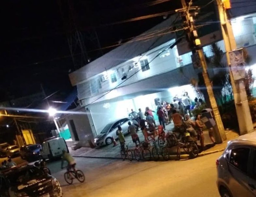  Vizinha disse que menina estava brincando no terraço da casa da avó na comunidade de Salinas quando foi baleada — Foto: Reprodução/WhatsApp