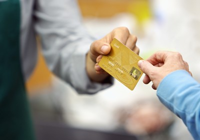 Cartão de crédito de pessoa física e internet banking são os serviços mais utilizados por empreendedores (Foto: Thinkstock)