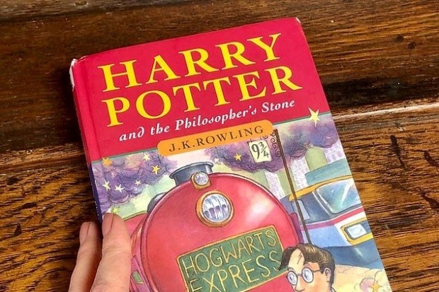 Primeira tiragem de Harry Potter e a Pedra Filosofal teve apenas 500 exemplares (Foto: Thomas taylor drew / Wikimedia Commons)