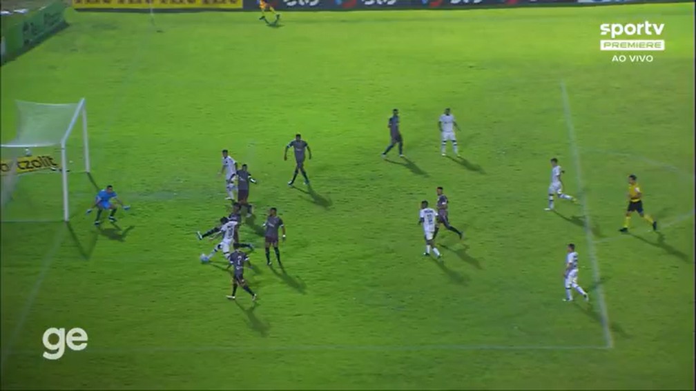 Gol anulado de Marcos Leonardo em Fluminense-PI x Santos — Foto: Reprodução