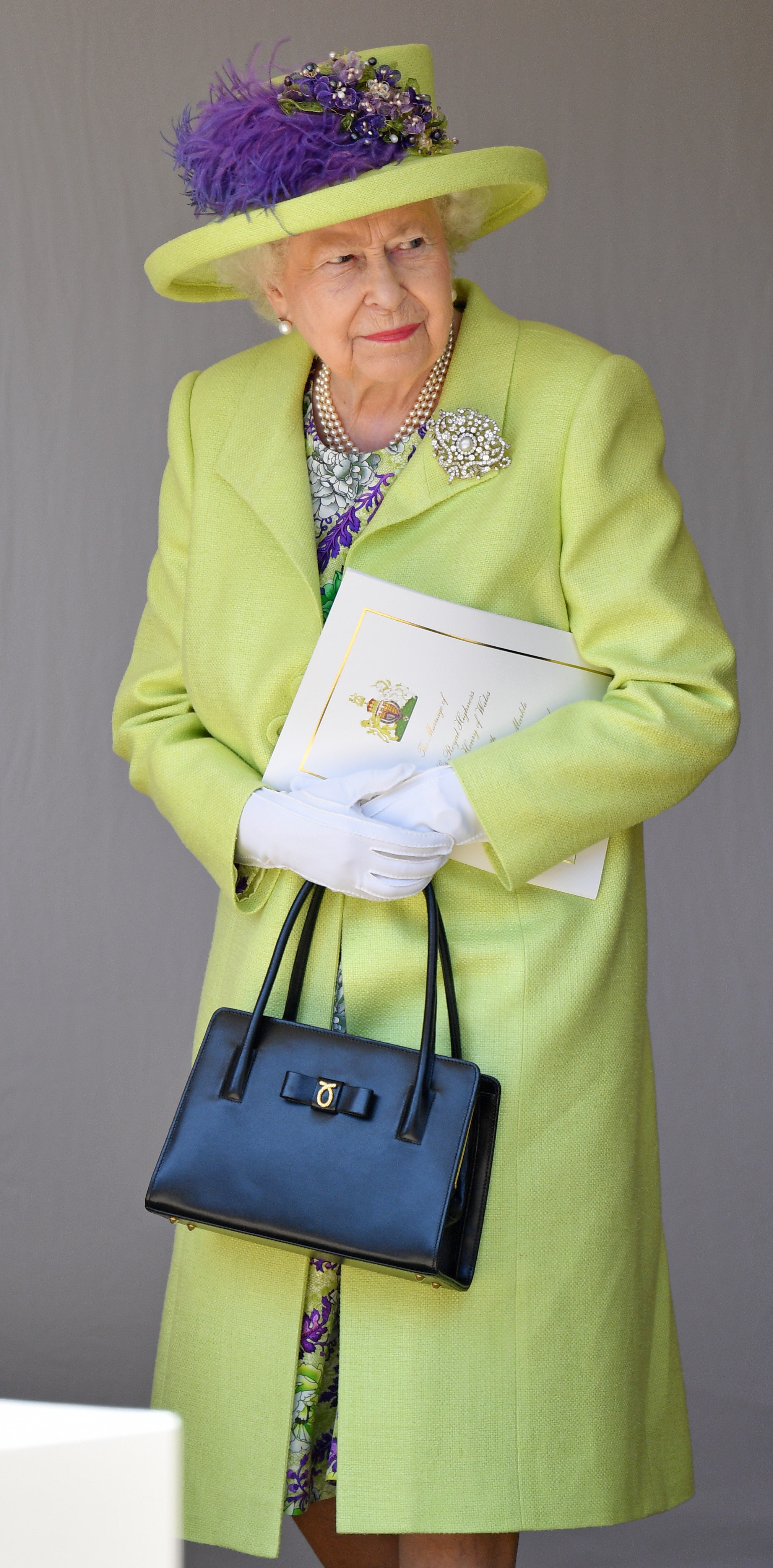 WINDSOR, UNITED KINGDOM - MAY 19: (EMBARGOED FOR PUBLICATION IN UK NEWSPAPERS UNTIL 24 HOURS AFTER CREATE DATE AND TIME) Queen Elizabeth II attends the wedding of Prince Harry to Ms Meghan Markle at St George's Chapel, Windsor Castle on May 19, 2018 in Wi (Foto: Getty Images)