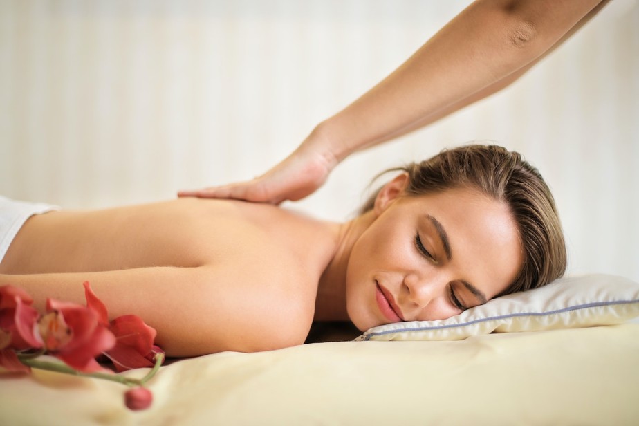 As massagens corporais trazem benefícios para o físico e ao estado emocional