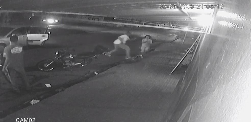 Vítima foi sequestrada pelo ex-namorado e levada para Mirassol  — Foto: Câmera de segurança