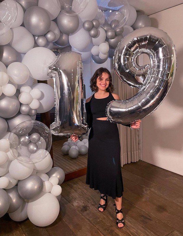 Elisa Annenberg-Paglia comemora 19 anos (Foto: Reprodução/Instagram)