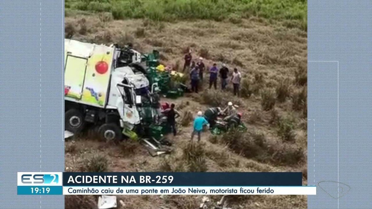 Caminhão fica destruído após cair de ponte e tombar às margens da BR ...