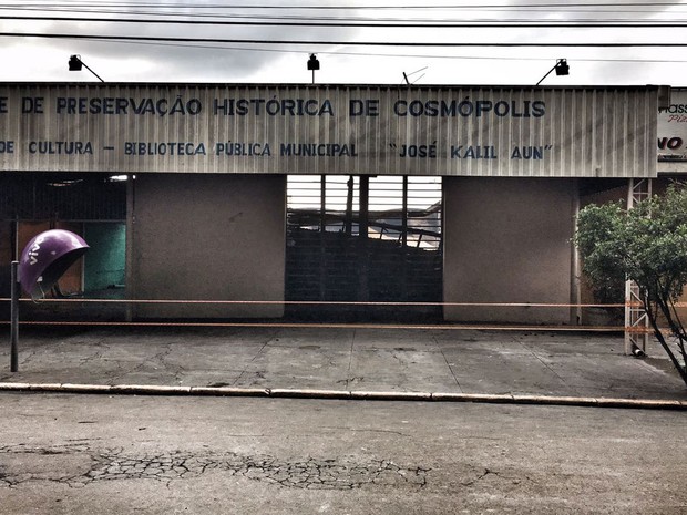 Fachada da Biblioteca Municipal de Cosmópolis que foi destruída pelo fogo (Foto: Rubinho Queiroz/Acervo pessoal)
