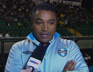 Roger admite recuo estratégico e valoriza padrão mesmo com baixas