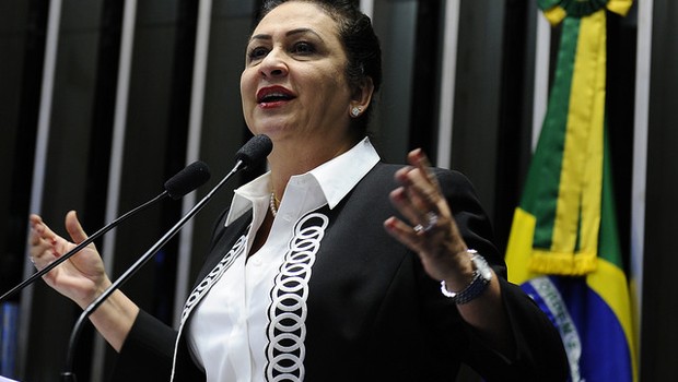 Em discurso, senadora Kátia Abreu (PMDB-TO), durante sessão de julgamento do impeachment no Senado (Foto: Marcos Oliveira/Agência Senado)