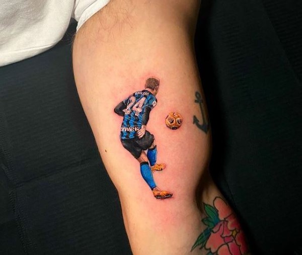 Tatuagem Insana Torcedor Italiano Grava Na Pele Puxao De Chiellini Em Saka Na Final Da Eurocopa Brasil Mundial Fc Ge