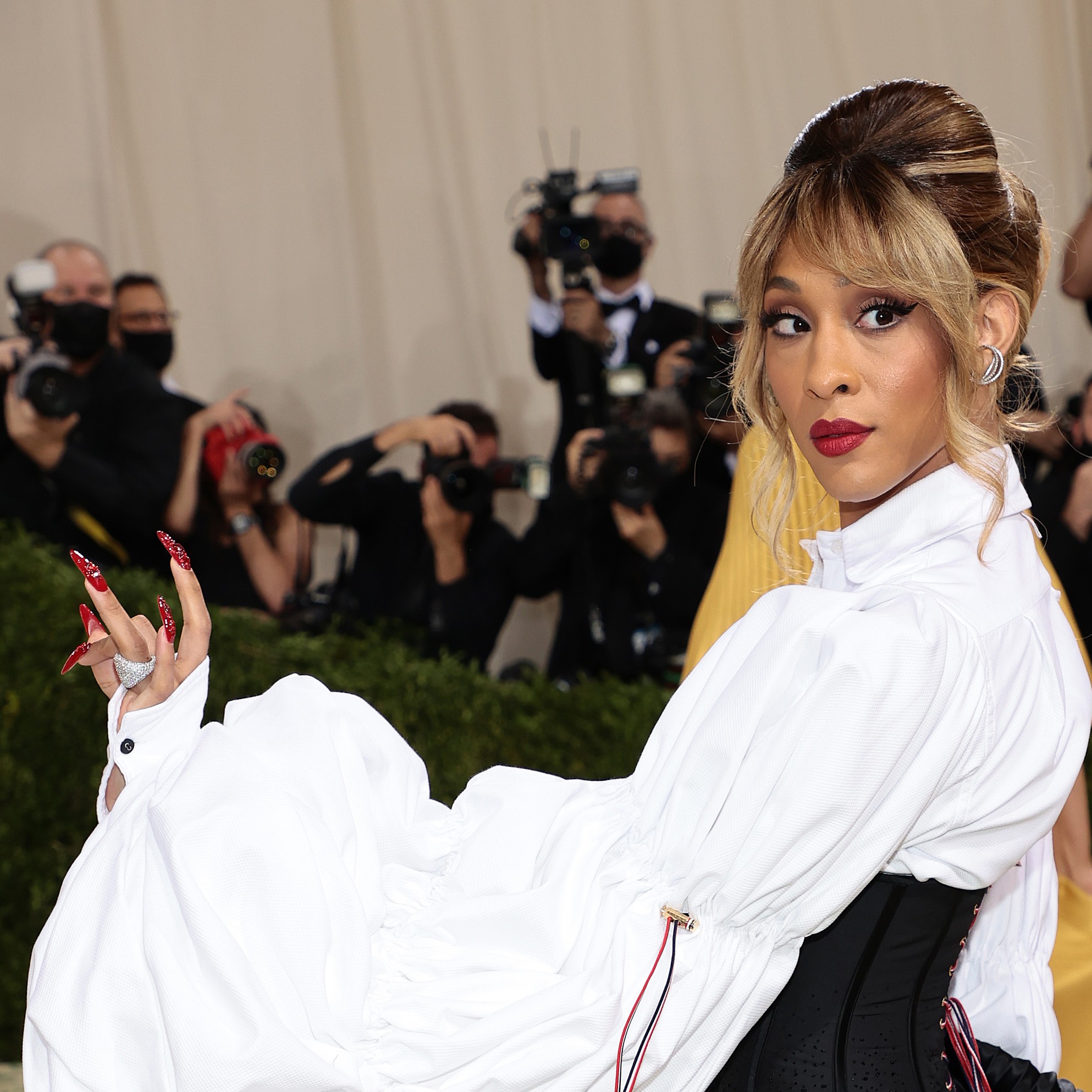 NEW YORK, NEW YORK - SEPTEMBER 13: Mj Rodriguez attends The 2021 Met Gala Celebrating In America: A Lexicon Of Fashion at Metropolitan Museum of Art on September 13, 2021 in New York City. (Photo by Dimitrios Kambouris/Getty Images for The Met Museum/Vogu (Foto: Getty Images for The Met Museum/)