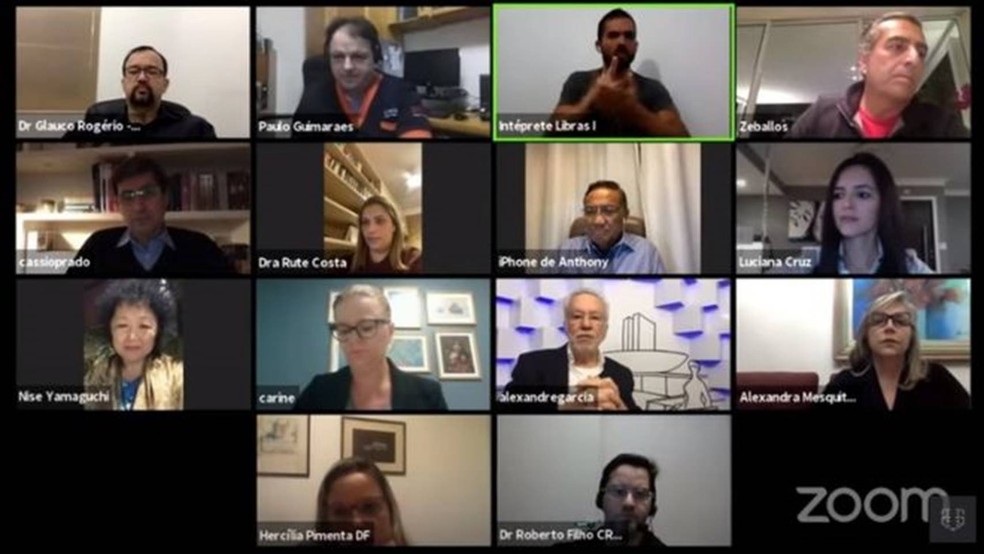 Médicos fizeram reunião virtual (live) e recomendaram medicamentos sem comprovação científica para a Covid-19 — Foto: Reprodução/via BBC