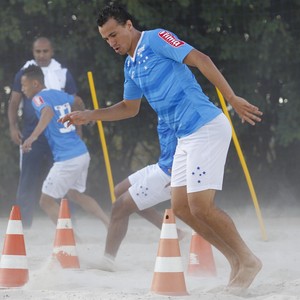 Damião quer Cruzeiro atacando para vencer o Coritiba no Couto Pereira