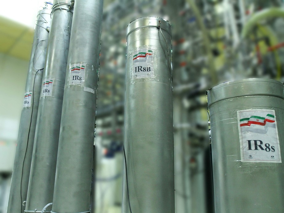 Equipamentos usados no processo de enriquecimento de urânio na central nuclear de Natanz, no Irã