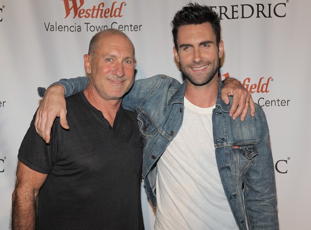 Pai e filho: Fred e Adam Levine lado a lado (Foto: Getty Images)