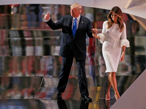 Candidato republicano Donald Trump apresenta sua mulher, a modelo eslovena naturalizada Melania (Foto: Carlo Allegri / Reuters)