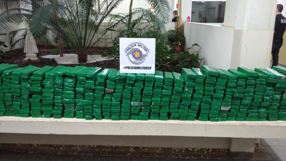 Quase 300 quilos de maconha foram apreendidos pela PM em Pirapozinho &mdash; Foto: Pol&iacute;cia Militar 