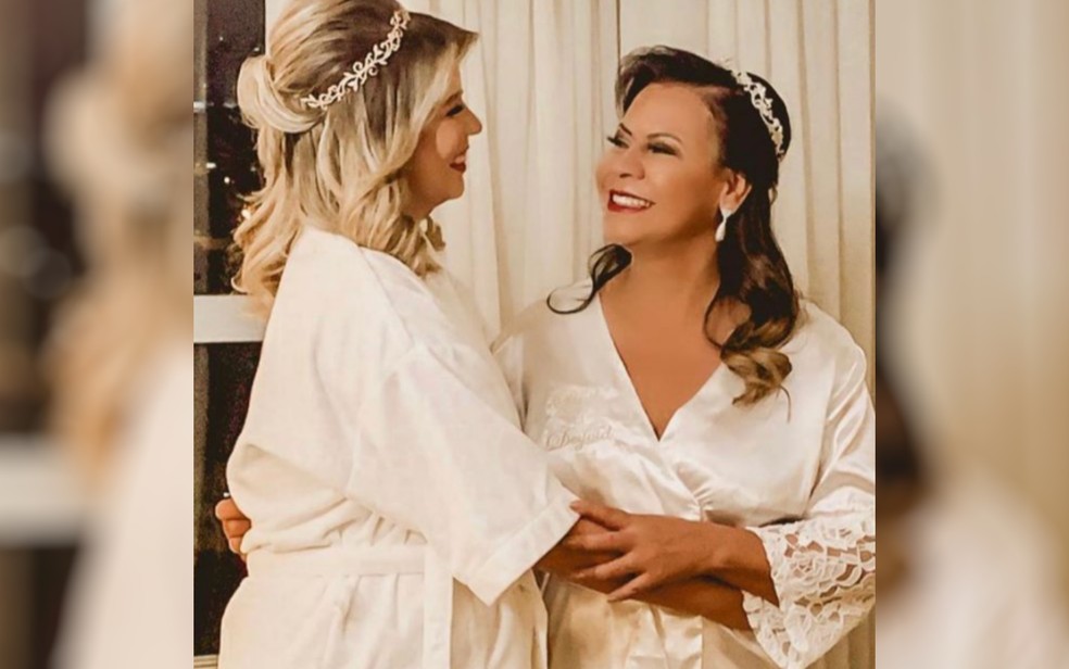 Marília Mendonça e a mãe, Ruth Moreira — Foto: Reprodução/Instagram