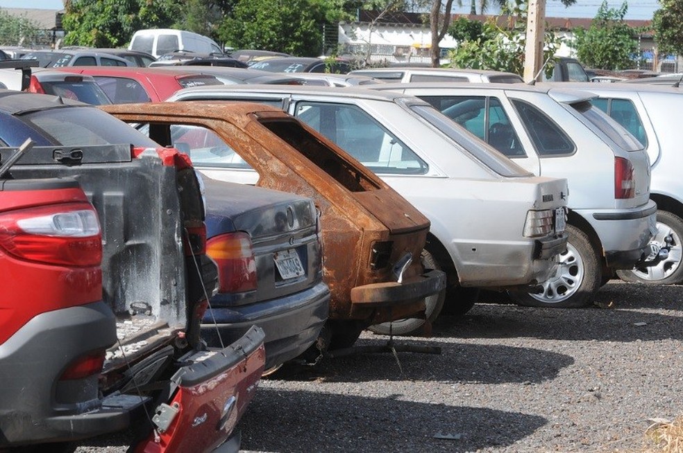 Lei promete diminuir o número de carros retidos e levados ao pátio do Detran — Foto: Auto Esporte