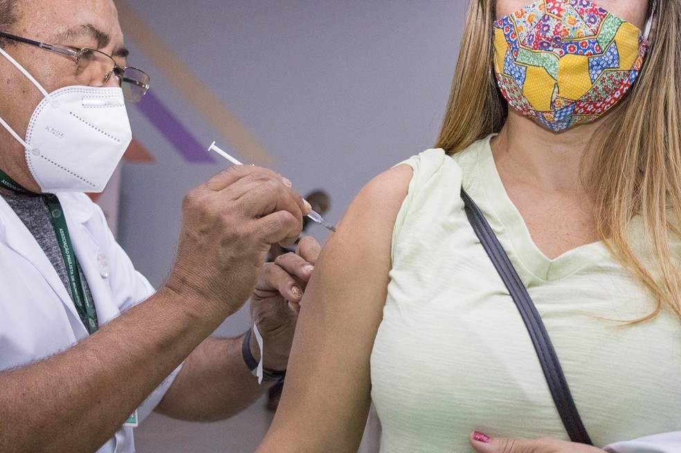 cidade de sp faz nesta sexta repescagem de vacinacao contra covid para pessoas de 42 a 46 anos sao paulo g1