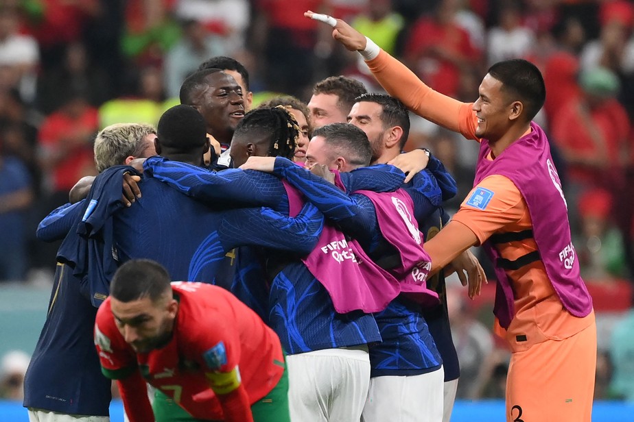 Jogadores da França comemoram a classificação para a final da Copa