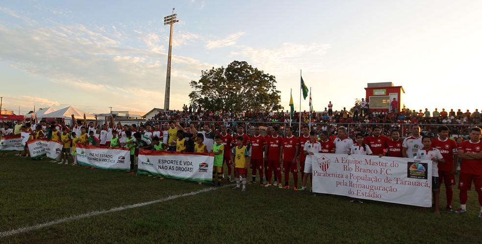 Partida da equipe Master do Rio Branco-AC no estádio em 2015, quando havia sido reinaugurado  (Foto: Arison Jardim/Secom)