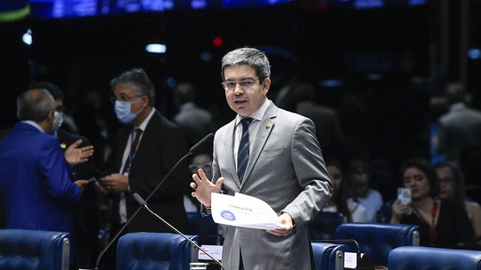 Governo espera que encontro entre Lira e Pacheco resolva impasse sobre MPs, diz Randolfe 